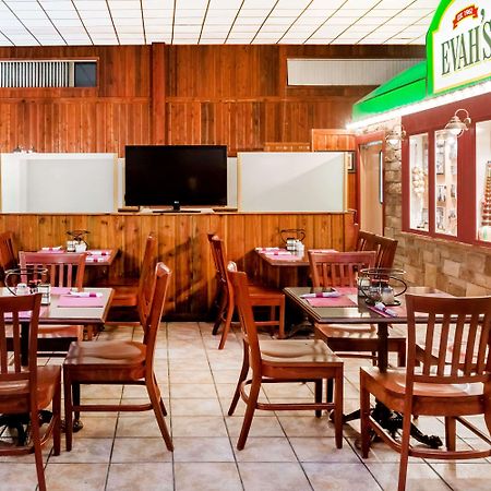 Hotel Ramada By Wyndham Ely Esterno foto