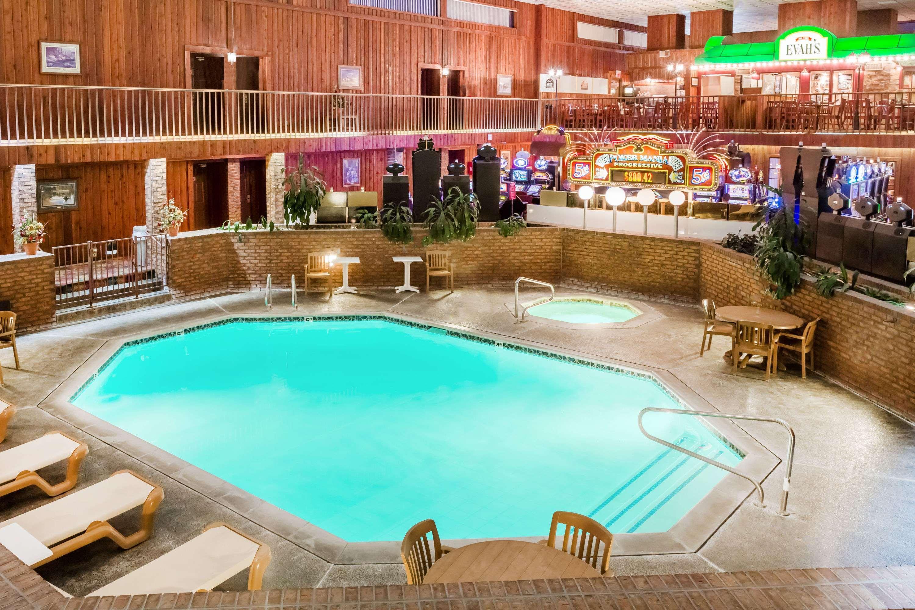 Hotel Ramada By Wyndham Ely Esterno foto